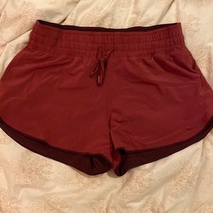 Lululemon Choose a Side short, Reversible 3”, Chianti (Size 8)